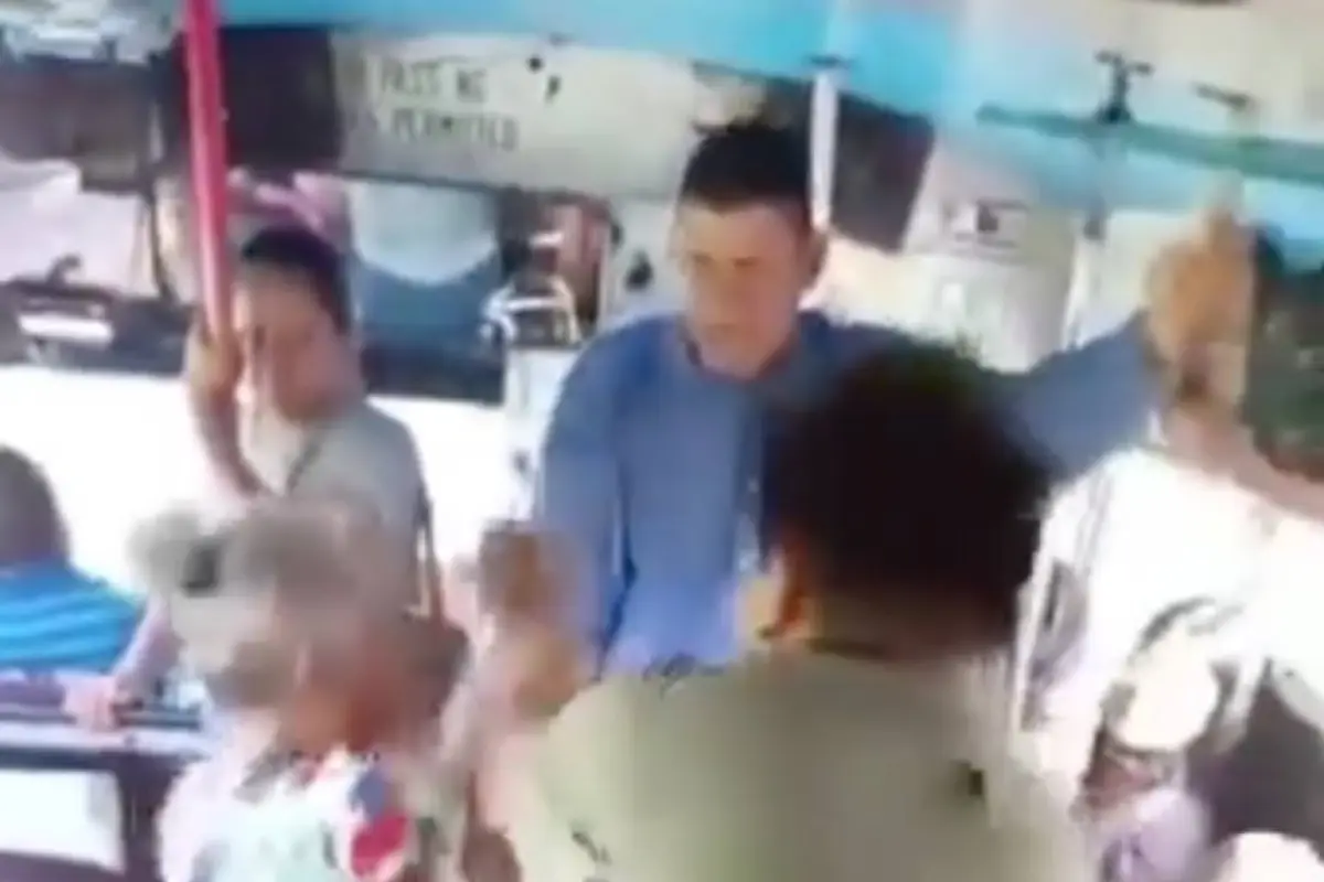 Mujer intenta atacar con cuchillo a predicador, Captura de pantalla video X.