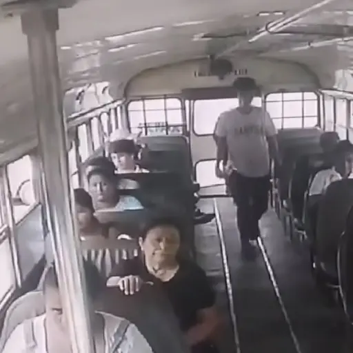 Delincuentes actúan con total impunidad. ,Captura de pantalla video X.