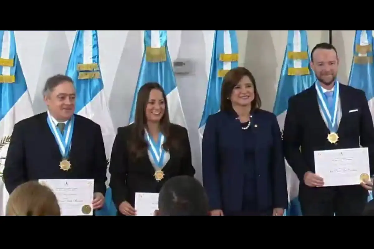 Adriana Ruano, Jean Pierre Brol y Jaime Viñals reciben la Orden Vicepresidencial - Captura de pantalla