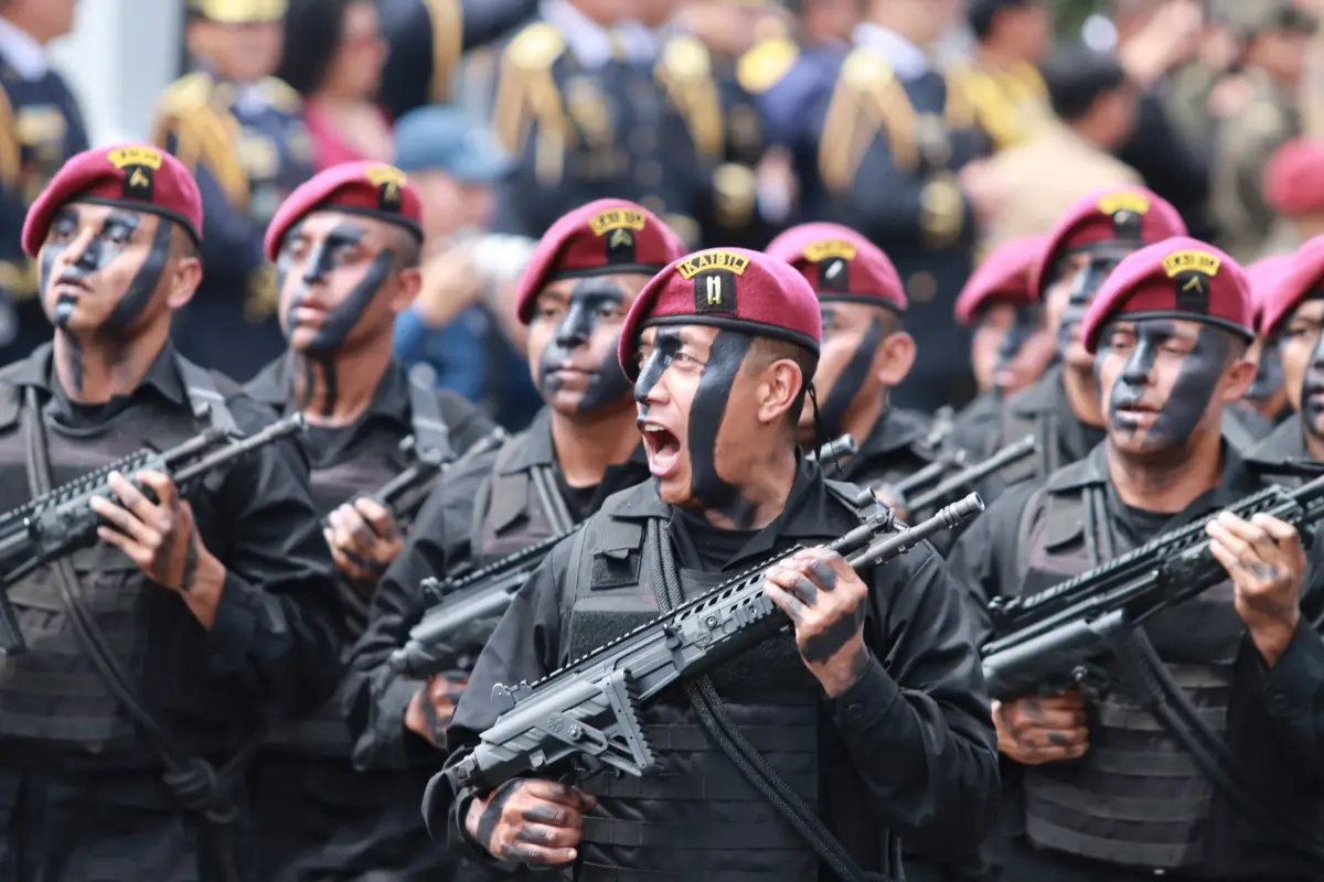 Las distintas unidades militares recorren la Avenida Las Américas y Reforma., Foto Alex Meoño
