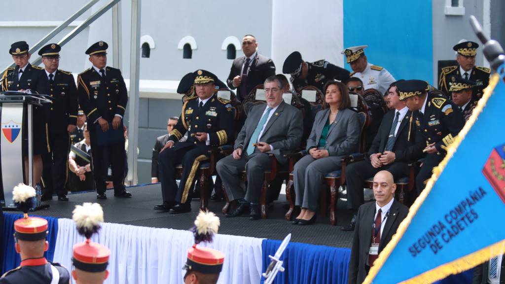 Arévalo afirma que el Ejército vuelve a ser transparente y al servicio del país – Emisoras Unidas