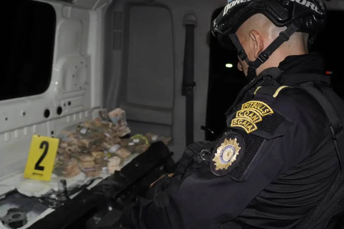 Dinero oculto en un camión , PNC