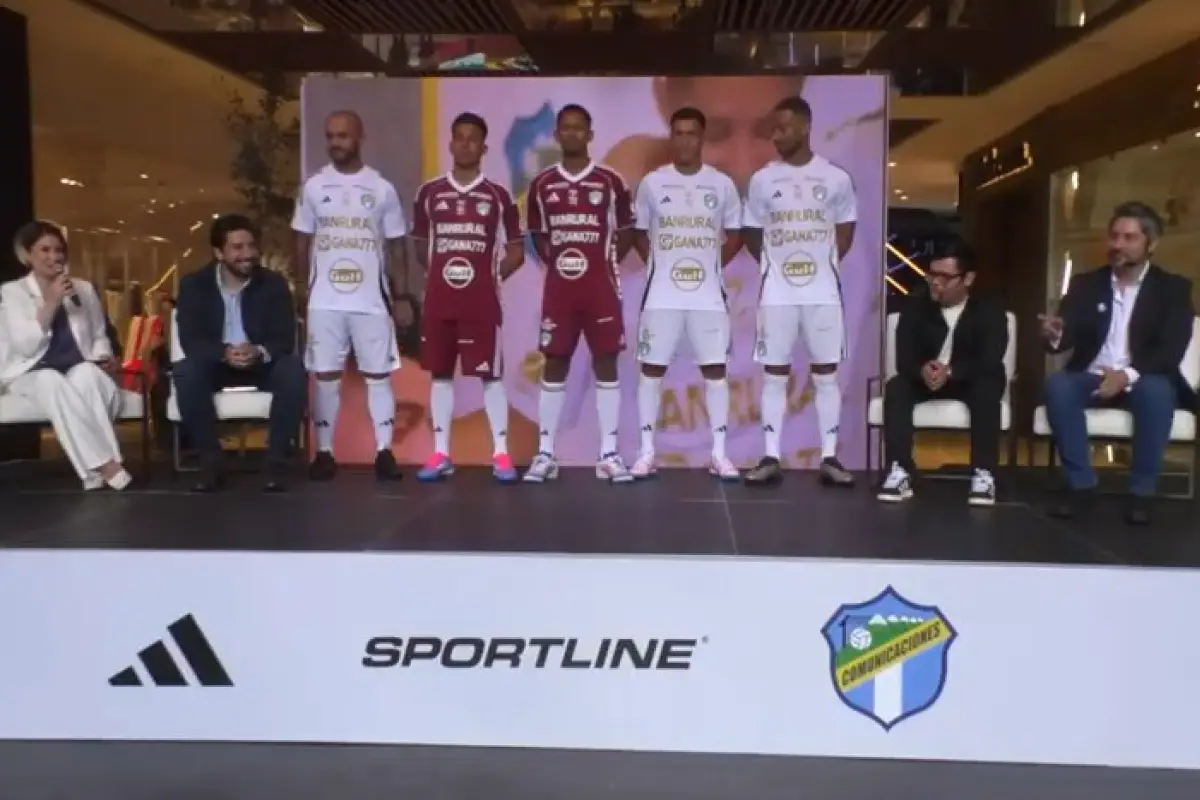 Comunicaciones presentó su nueva indumentaria Adidas
