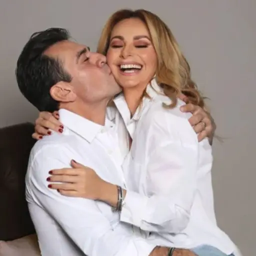 Jorge Salinas y su esposa ,Instagram