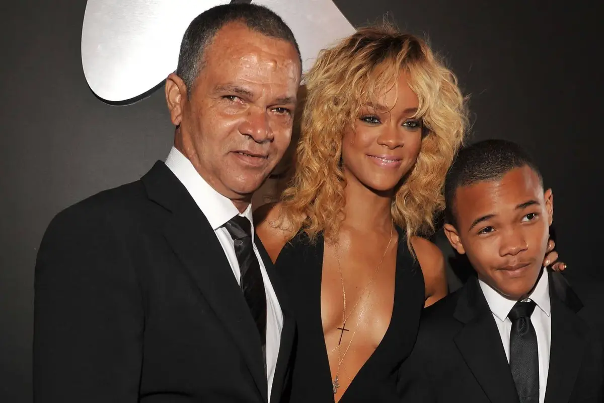 Rihanna y su papá, EFE