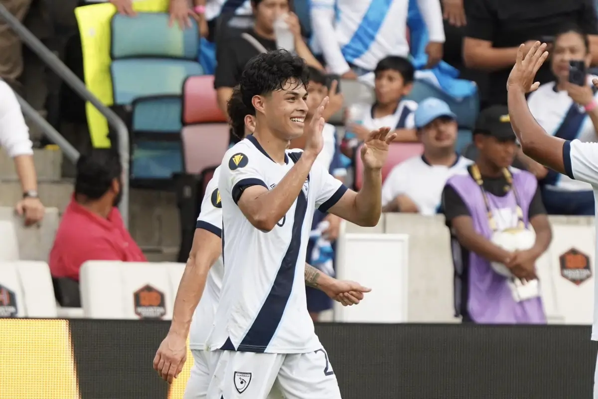Olger Escobar, futbolista de la SelecciÃ³n de Guatemala - FFG