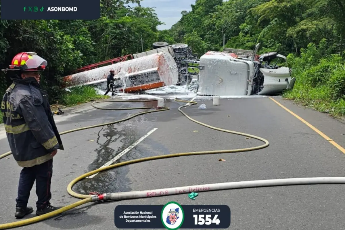 Los Bomberos Municipales Departamentales evitaron un incendio de grandes proporciones., Bomberos Municipales Departamentales. 