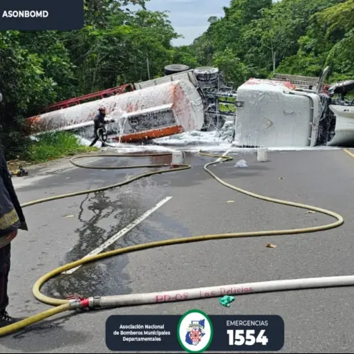 Los Bomberos Municipales Departamentales evitaron un incendio de grandes proporciones. ,Bomberos Municipales Departamentales. 