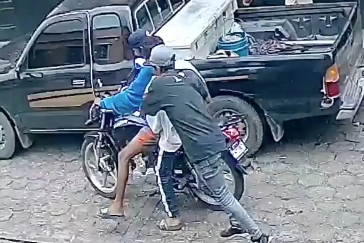 Motoladrones en Escuinta , Captura de pantalla video X.