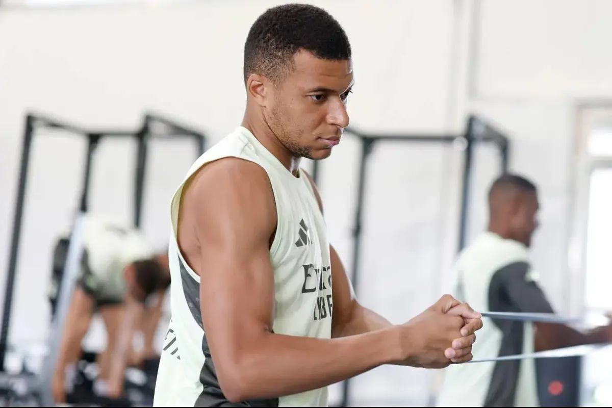 Mbappé se reincorpora a los entrenamientos del Real Madrid - Real Madrid 