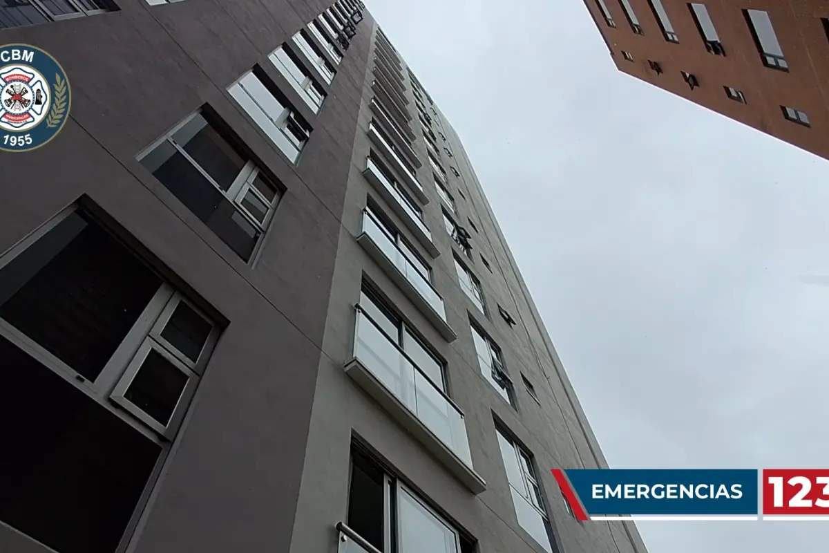 Accidente laboral en zona 10, Bomberos Municipales. 