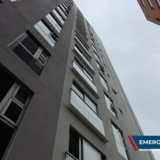 Accidente laboral en zona 10 ,Bomberos Municipales. 