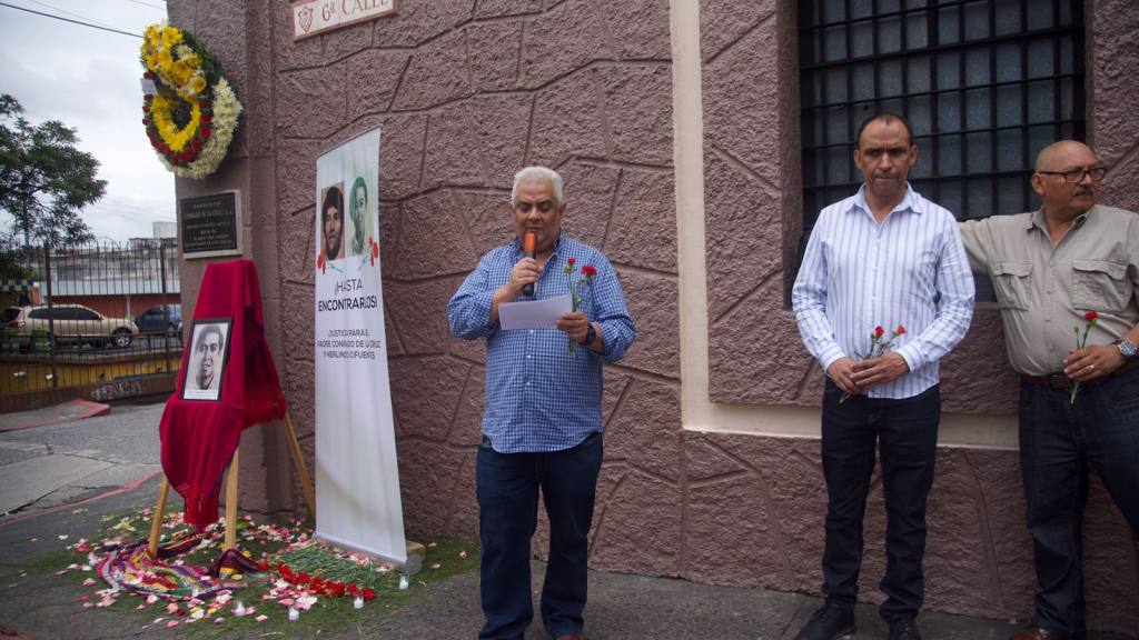 Recuerdan al padre Conrado de la Cruz y al catequista Herlindo Cifuentes | Omar Solís 