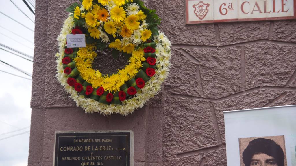 Recuerdan al padre Conrado de la Cruz y al catequista Herlindo Cifuentes | Omar Solís 