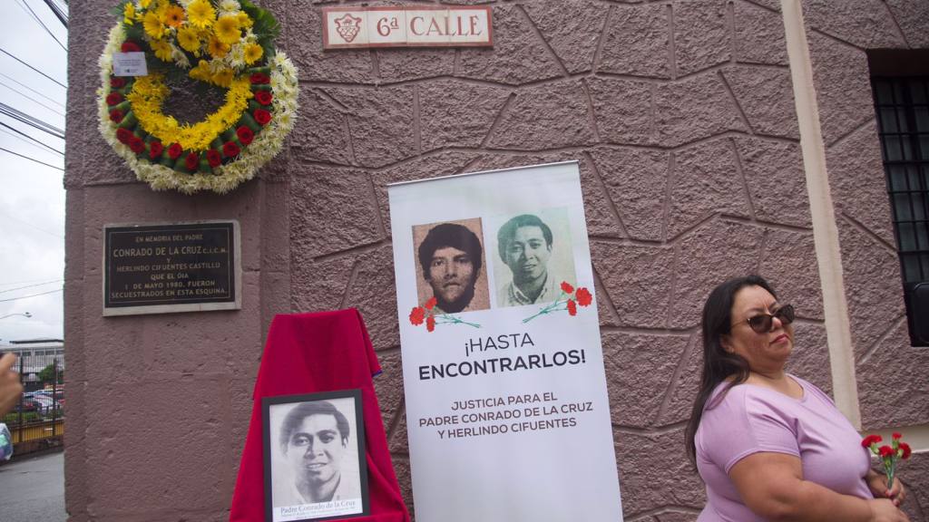 Recuerdan al padre Conrado de la Cruz y al catequista Herlindo Cifuentes | Omar Solís 