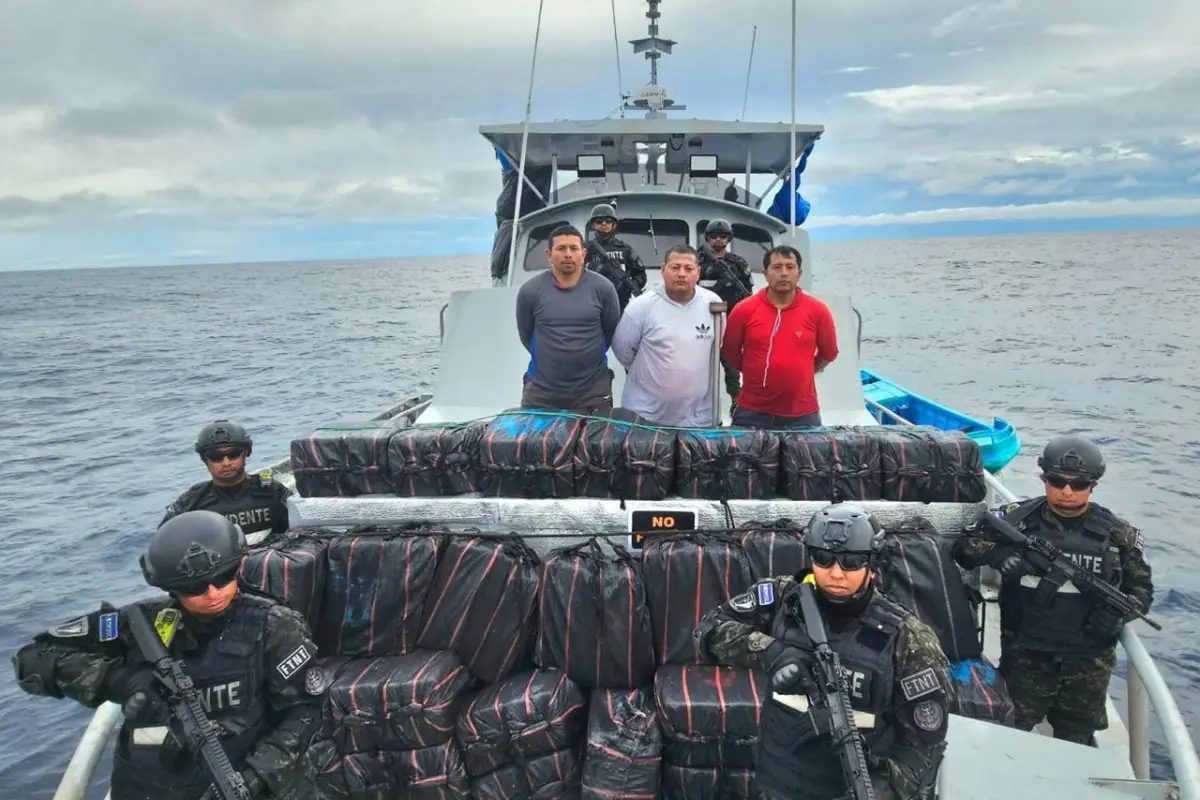 La Marina Nacional de El Salvador incautó 6,3 toneladas de cocaína en aguas del Pacífico., Foto PNC El Salvador