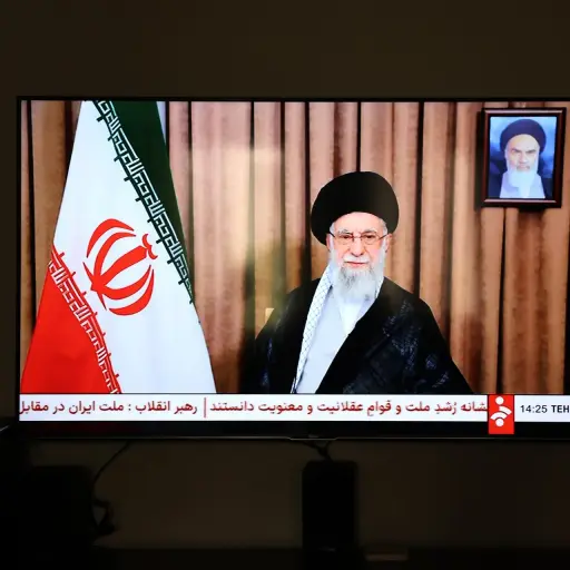 líder supremo iraní, Ali Jamenei, se dirige a la población en un mensaje televisado, este miércoles en Teherán , EFE/ABEDIN TAHERKENAREH