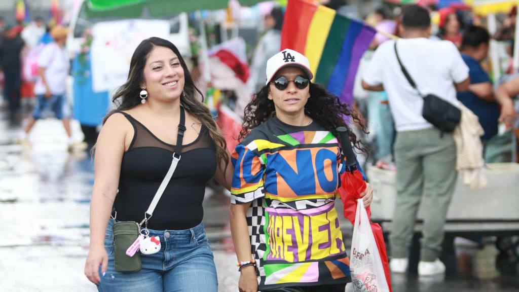 Grupos LGBTIQ+ llenan la ciudad con los colores del arcoíris | Álex Meoño