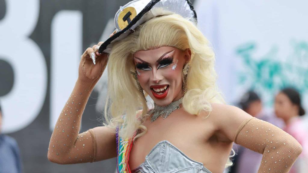 Grupos LGBTIQ+ llenan la ciudad con los colores del arcoíris | Álex Meoño