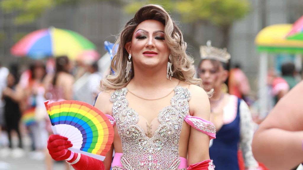 Grupos LGBTIQ+ llenan la ciudad con los colores del arcoíris | Álex Meoño