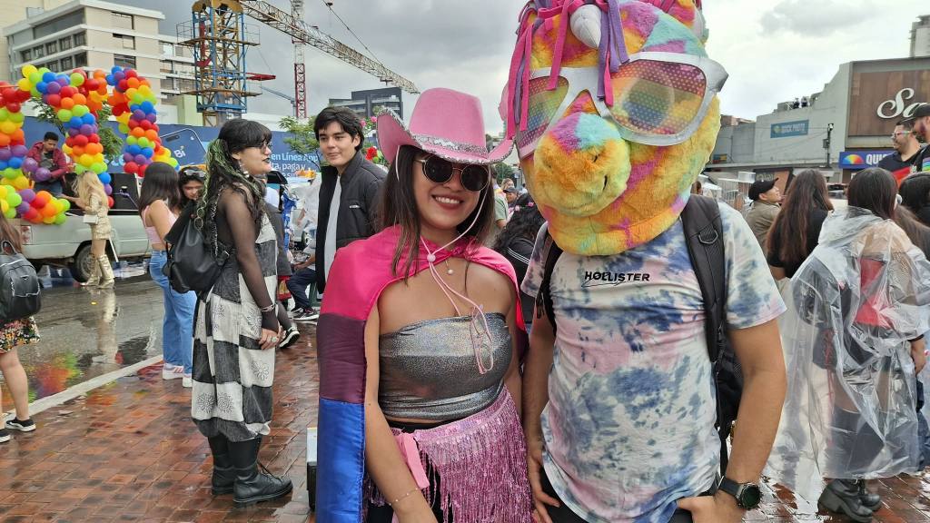Grupos LGTBIQ+ llenan la ciudad con los colores del arcoíris | Álex Meoño