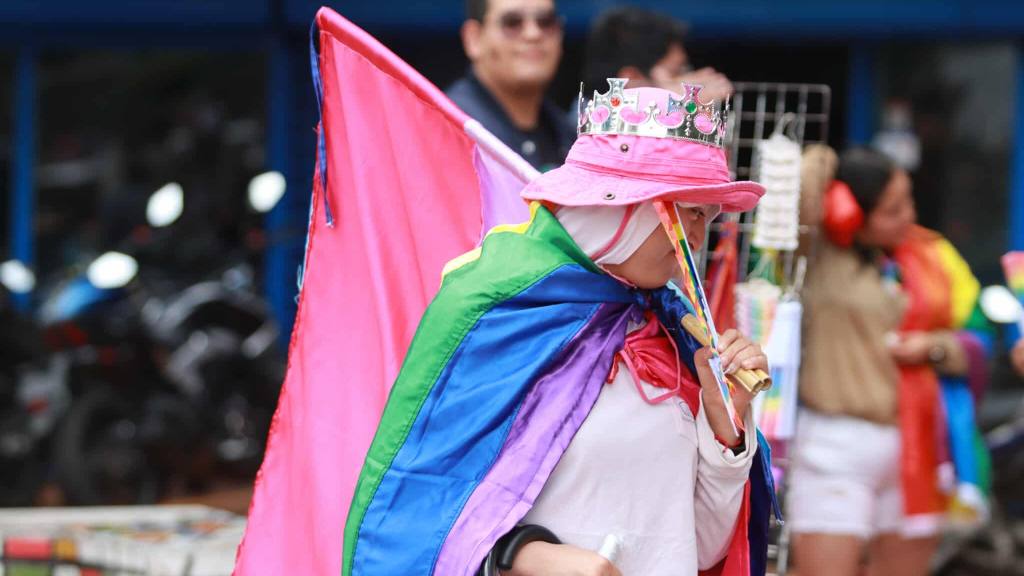 Grupos LGTBIQ+ llenan la ciudad con los colores del arcoíris | Álex Meoño