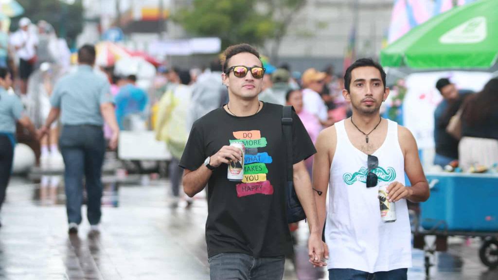 Grupos LGTBIQ+ llenan la ciudad con los colores del arcoíris | Álex Meoño