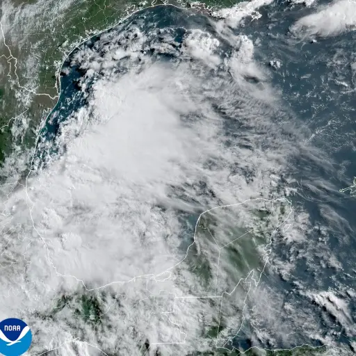 El fenómeno avanza a 15 kilómetros por hora en el Golfo de México, alejándose de Guatemala. ,Centro Nacional de Huracanes de los EE.UU.