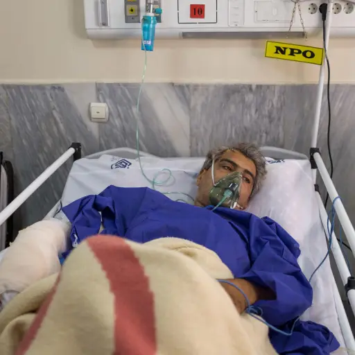 Imagen de un herido en el ataque israelí a la prisión Evin de Teherán el 23 de junio de 2025 ,EFE/Jaime León