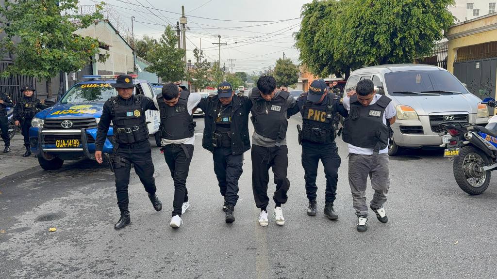 Capturados con armas tras persecución policial. | PNC de Guatemala
