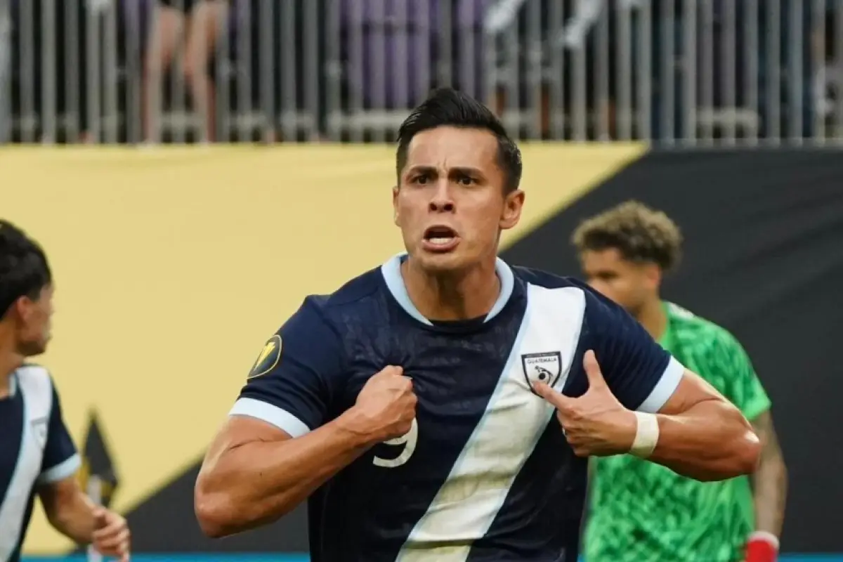 Rubio Rubín marcó el empate ante Canadá.   