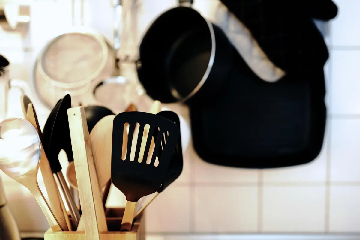 utensilios de cocina, cocina, cocinero, platos, equipo, herramientas de la cocina, familiar, cuchara de madera, sartén, utensilios, olla, Pixabay