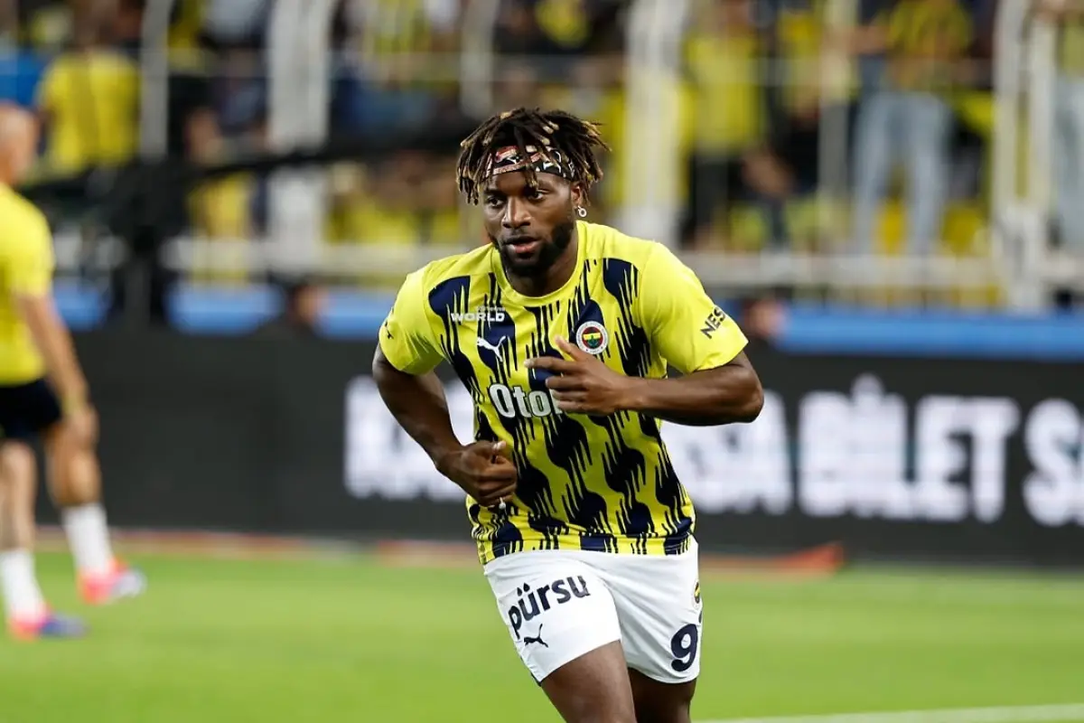 El futbolista francés Allan Saint-Maximin denunció al Fenerbahce por intento de dopaje - instagram @st_maximin