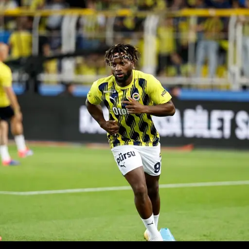 El futbolista francés Allan Saint-Maximin denunció al Fenerbahce por intento de dopaje - instagram @st_maximin