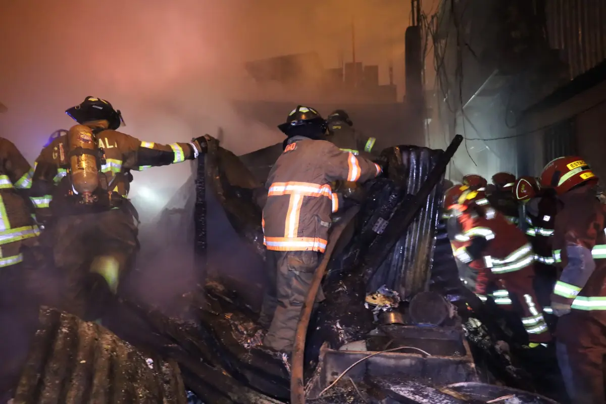 Una persona murió en medio del incendio., Bomberos Voluntarios