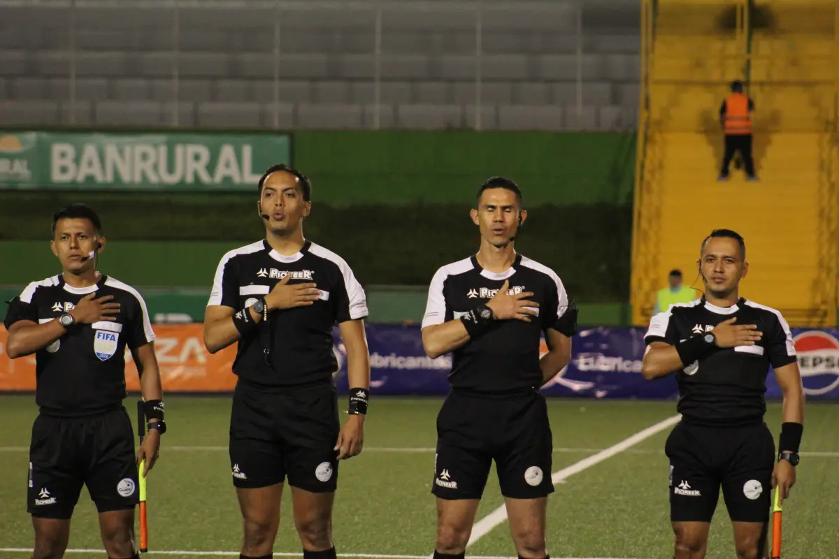Árbitro guatemalteco Diego Ojer - Christoper Chang