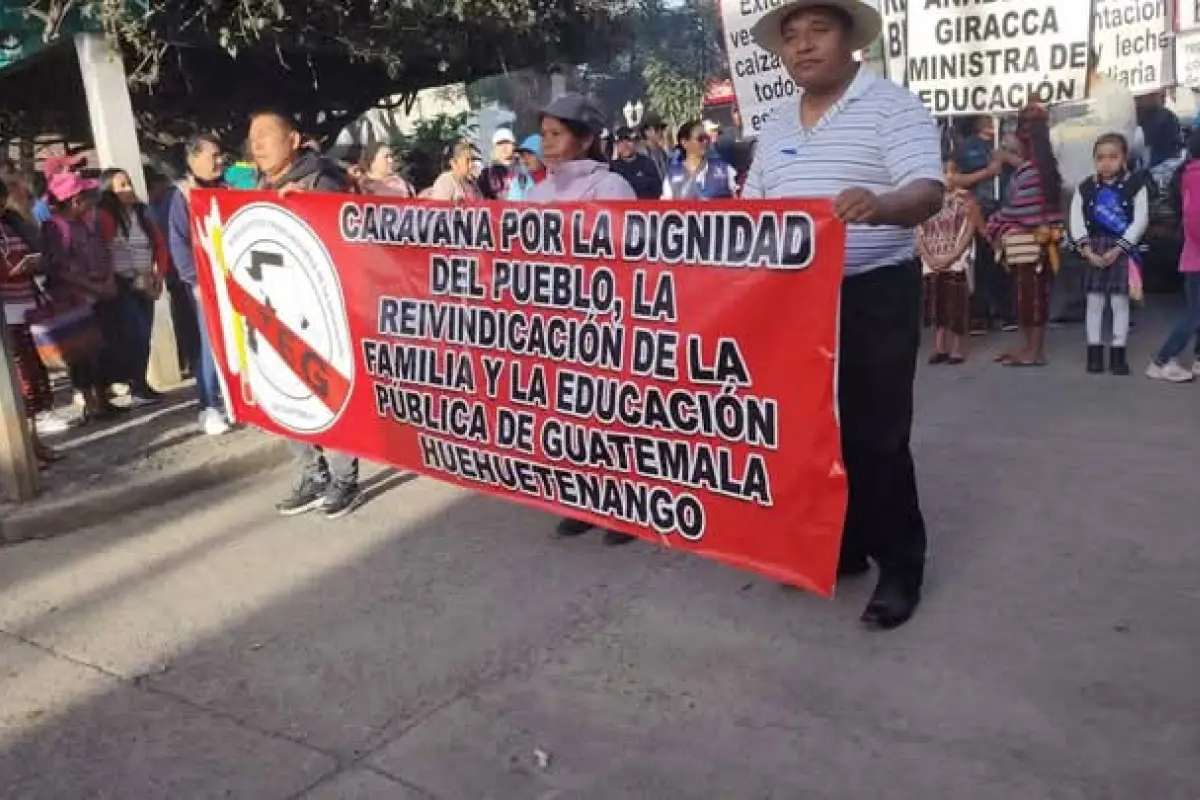 La caminata de maestros salió desde Huehuetenango y se dirige a la capital., Guillermo Alvarez, Emisoras Unidas Departamentales