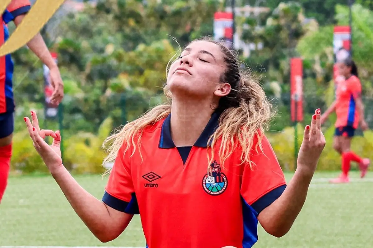 Celebración de Acacia Edwards de Municipal Femenil en Copa Interclubes Uncaf 2025 