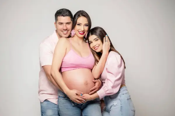 Aida Estrada, Miss Guatemala comparte imágenes sin filtro del parto de su bebé