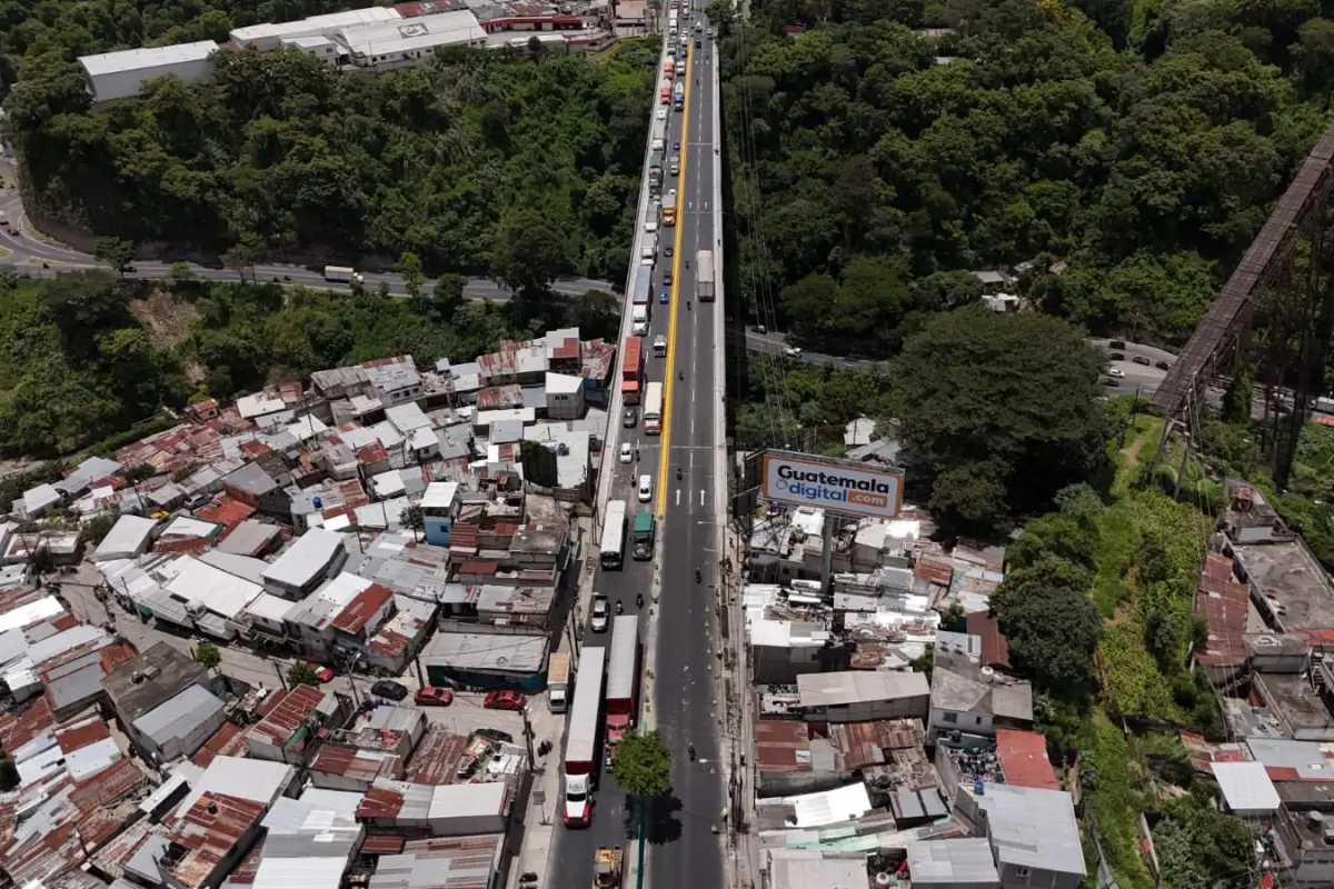 La PNC confirmó poco antes del mediodía la liberación del paso sobre el puente Belice., Mingob