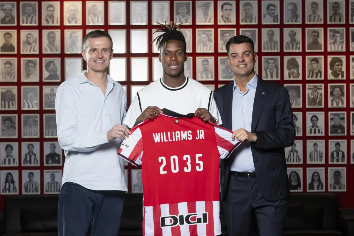 Nico Williams firma la renovación de su contrato con el Athletic Club - Athletic Club