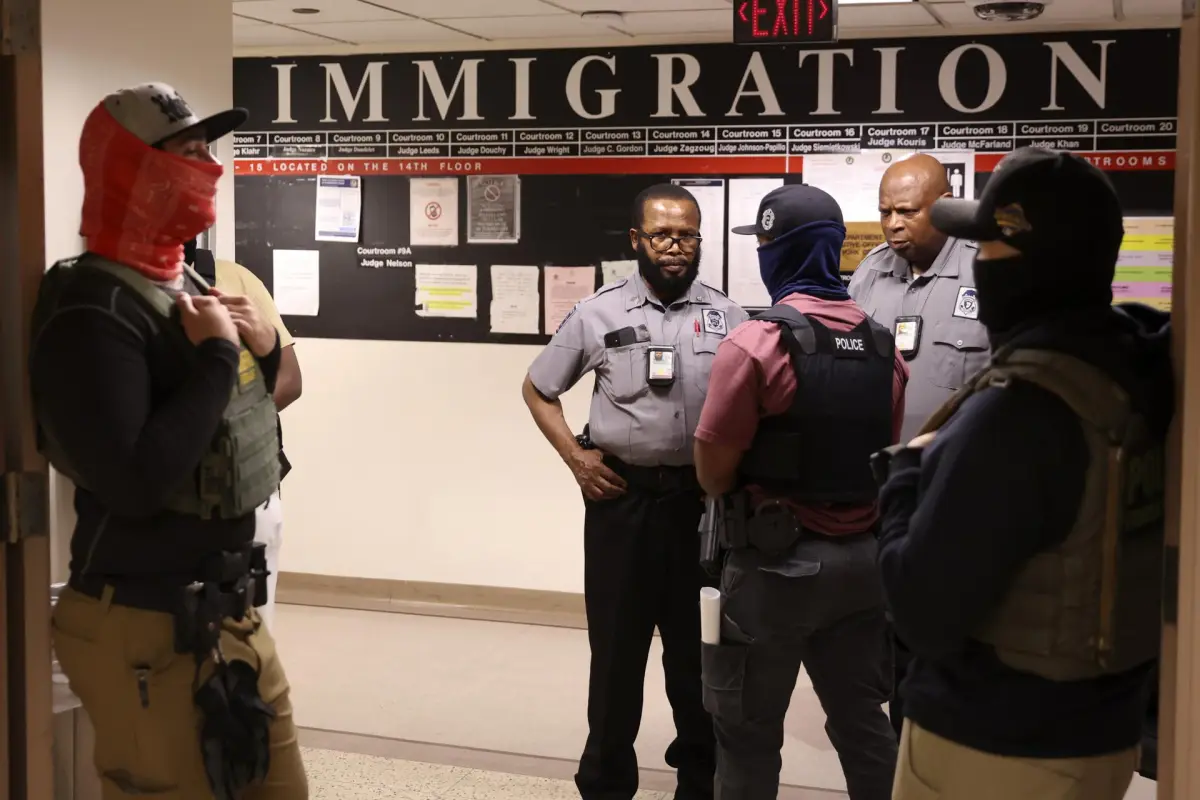 Trump ordena no otorgar fianza a inmigrantes detenidos, EFE