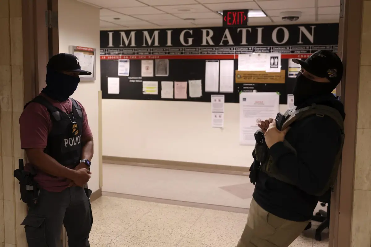 Trump ordena no otorgar fianza a inmigrantes detenidos, EFE