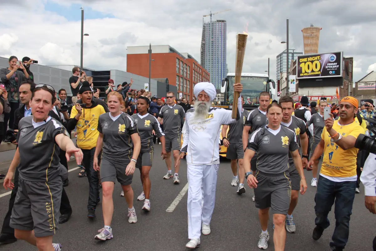 Adiós a Fauja Singh, el maratonista que corrió con David Beckham y Muhammad Ali