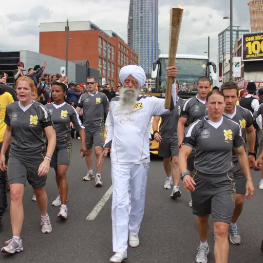Adiós a Fauja Singh, el maratonista que corrió con David Beckham y Muhammad Ali
