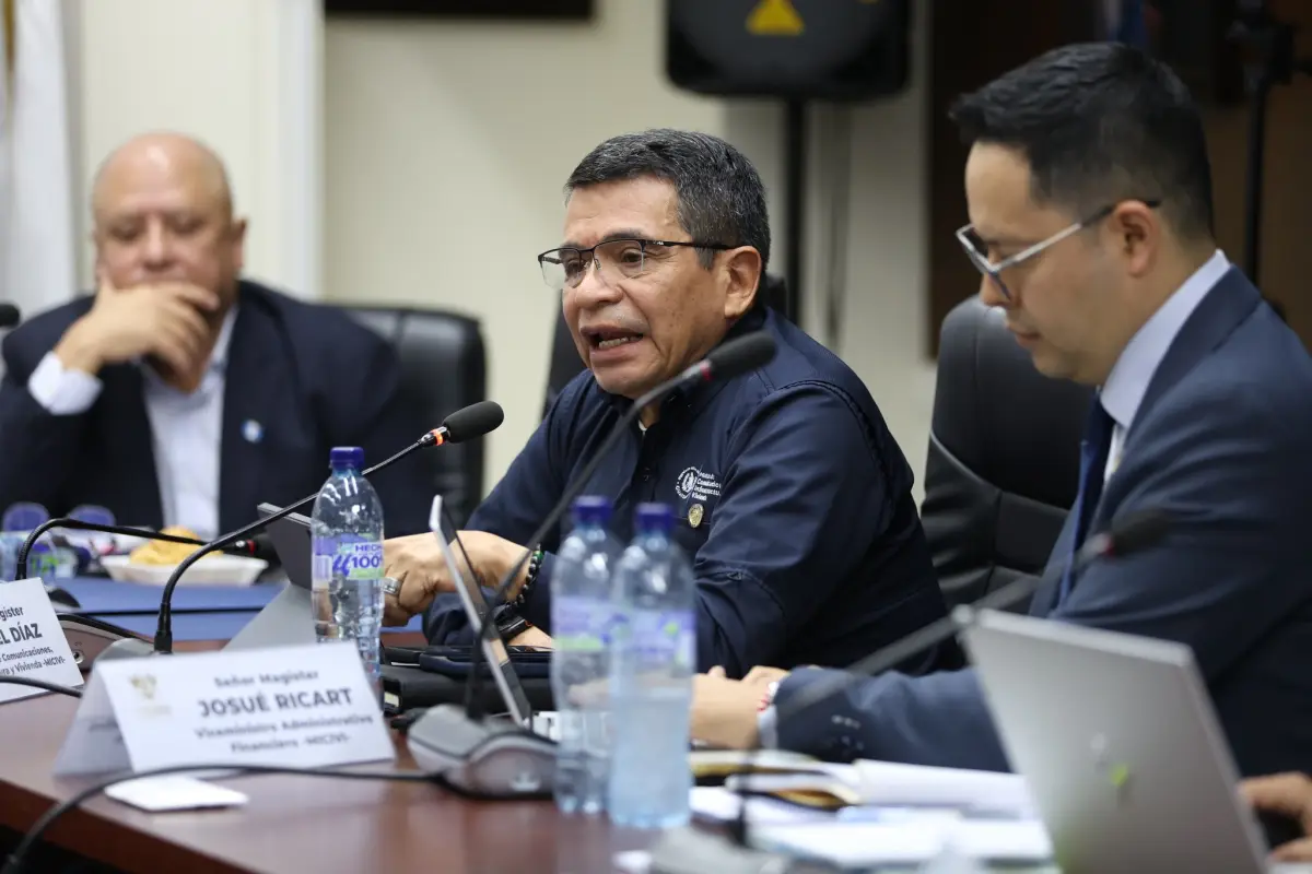 Minitro Miguel Ángel Díaz, Congreso