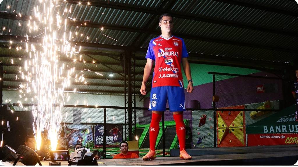 Presentación oficial del uniforme de Xelajú 2025-2026 | Wilber Colloy 