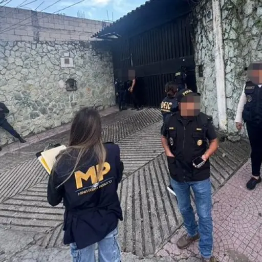 Un fuerte operativo se desplegó en Las Charcas, zona 11 capitalina, por investigaciones de un posible secuestro. ,PNC de Guatemala.
