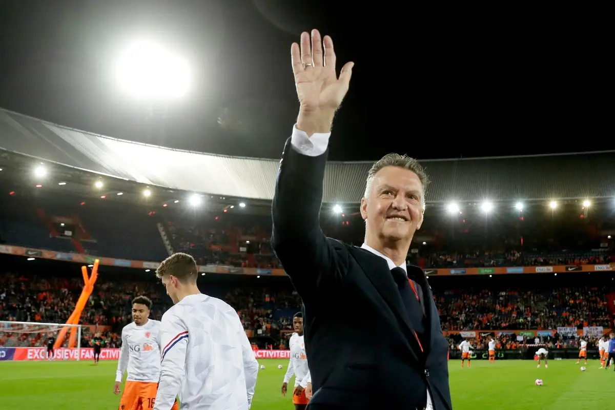 El entrenador Louis van Gaal vence el cáncer - Ons Oranje