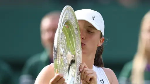 Iga Swiatek conquista Wimbledon 2025 con una histórica exhibición